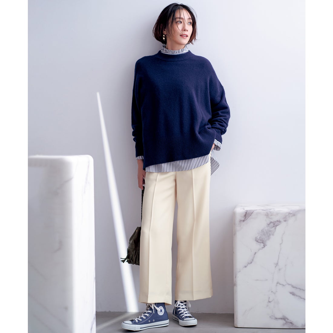 UNFILO 【洗える】ふわふわ クルーネックニット （ネイビー