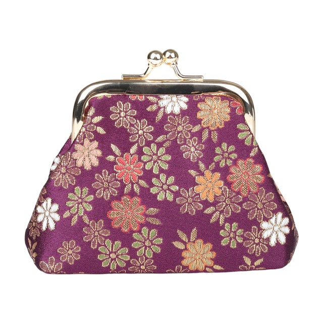 レトロ刺繍のハイライト加工布地に金属製口金を施したウォレット （三丁目サビ小花柄 PURPLE）