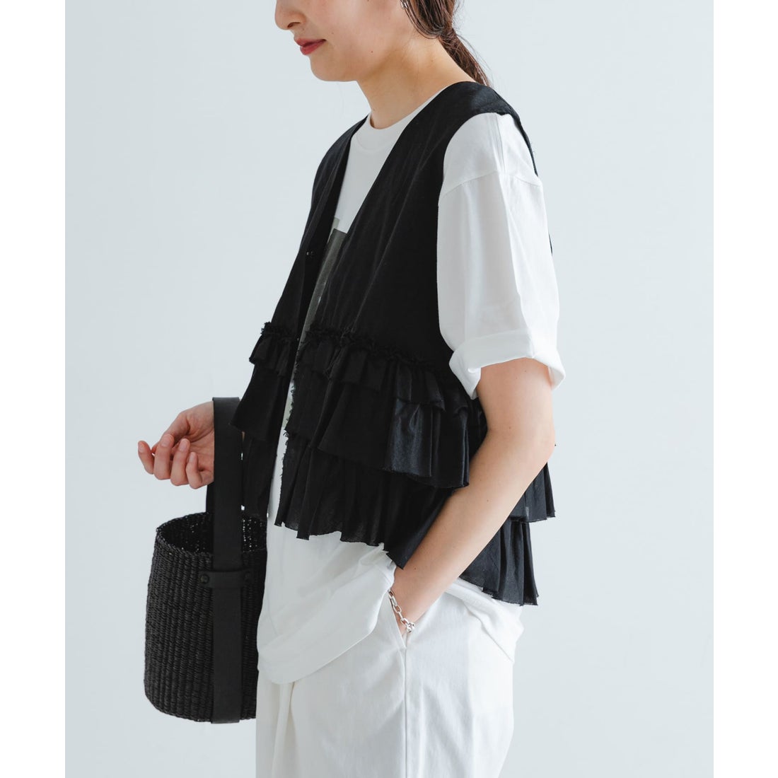 アーバンリサーチ URBAN RESEARCH ノースリーブフリルブラウス （BLACK 