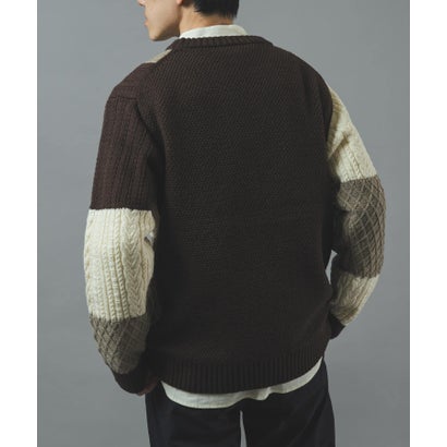 アイテムズ アーバンリサーチ ITEMS URBAN RESEARCH テクスチャーコンビ クルーネックニット （ブラウン）｜詳細画像