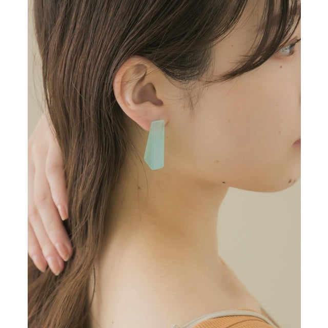 カラージュシサンカクピアス （MNT）