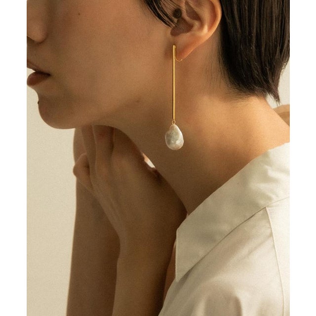 so’ baroque pearl bar earring （GLD）