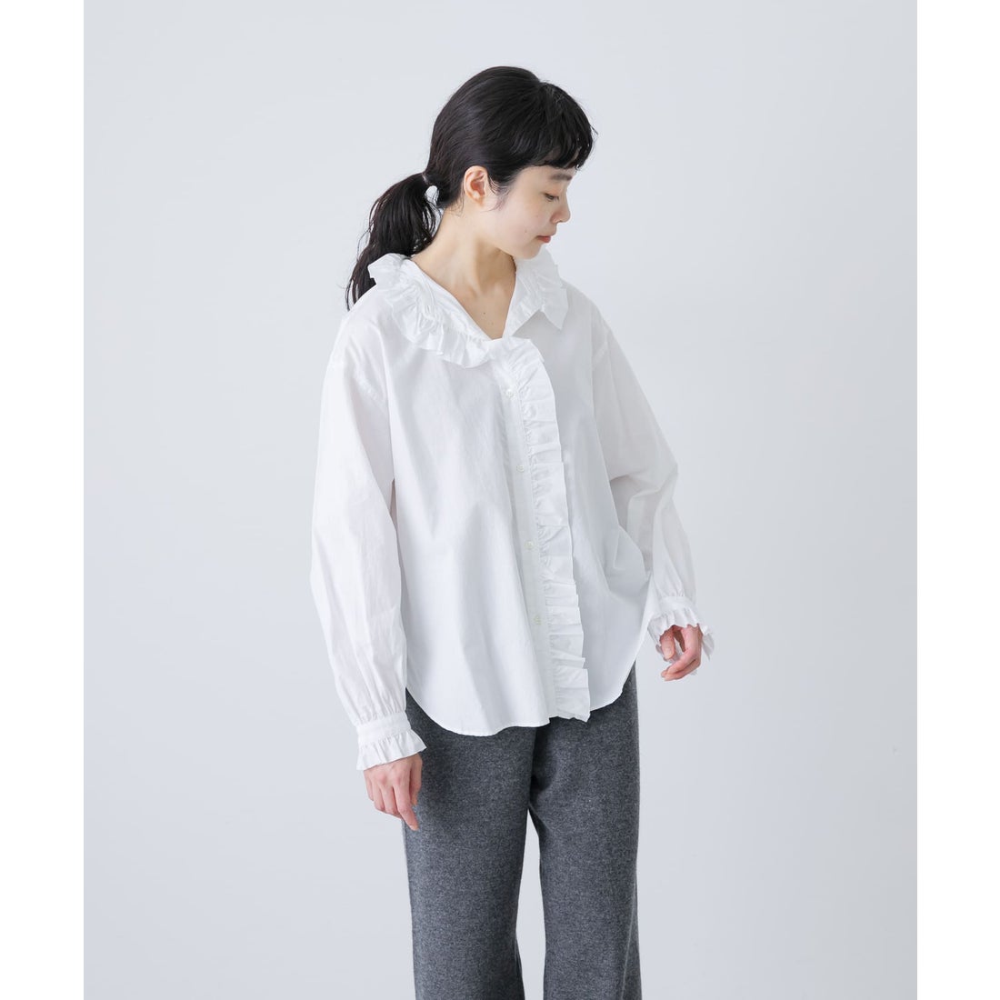 カグレ かぐれ Ruffle collar shirt （チャコールグレー 