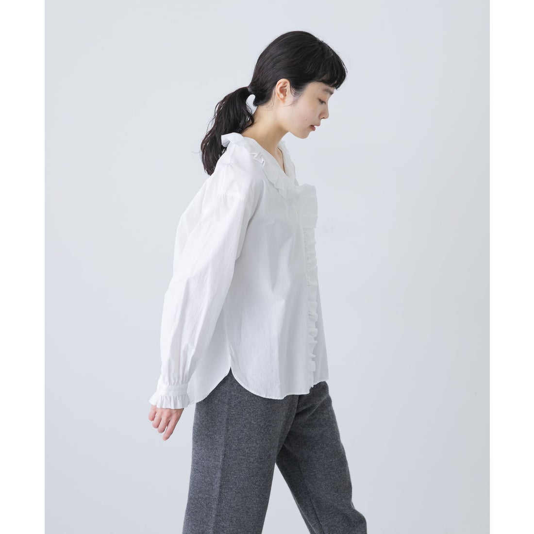 カグレ かぐれ Ruffle collar shirt （オフホワイト） - ファッション