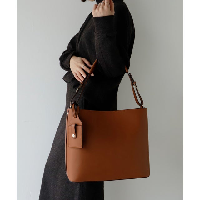 11収納ワンハンドルショルダートートバッグ （CAMEL）