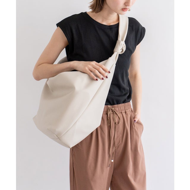 フェイクレザーワンハンドルショルダー （IVORY）