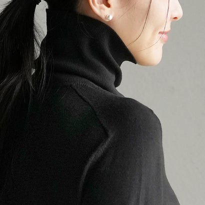 【毛玉防止・洗える】アデルタートルニット （ブラック）｜詳細画像
