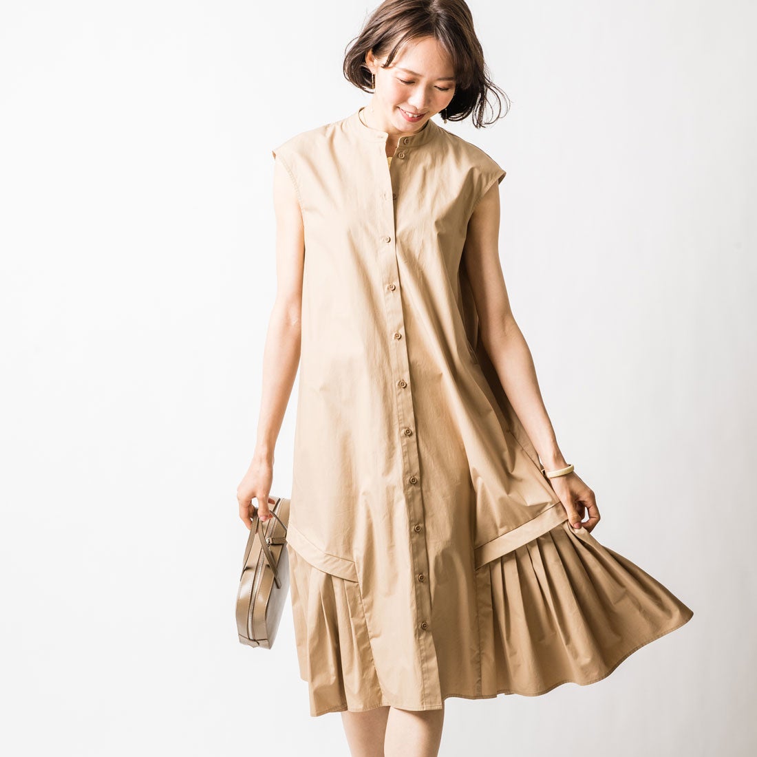 新品タグ付　VIRINA（ヴィリーナ）グレイシーナーシングドレス 　ベージュ ヴィリーナ VIRINA グレイシーナーシングドレス （ベージュ） -靴