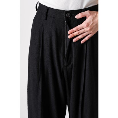PLEATED STRAIGHT-LEG TROUSERS Black｜詳細画像