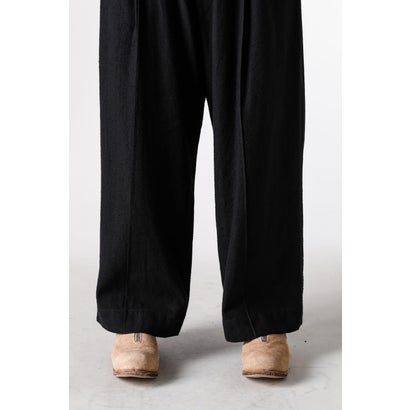 PLEATED STRAIGHT-LEG TROUSERS Black｜詳細画像