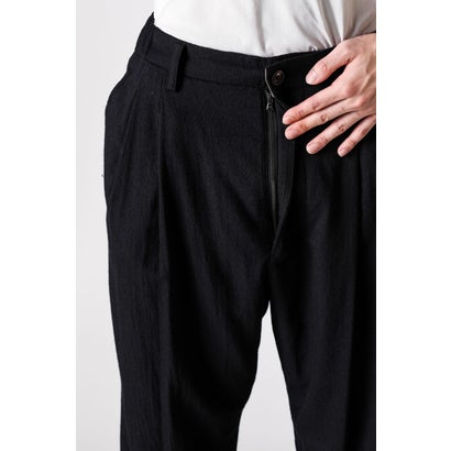 DROP-CROTCH PLEATED TROUSERS Black｜詳細画像