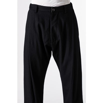 DROP-CROTCH TAPERED TROUSERS Black｜詳細画像